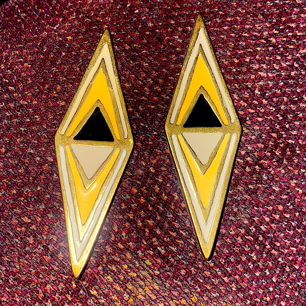 Vnt Triangle Studs
